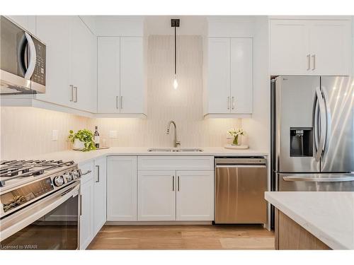 126 South Parkwood Boulevard, Elmira, ON - Indoor Photo Showing Kitchen With Double Sink With Upgraded Kitchen