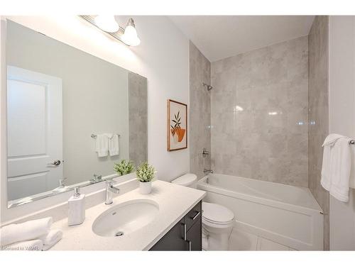 84-261 Woodbine Avenue, Kitchener, ON - Indoor Photo Showing Bathroom