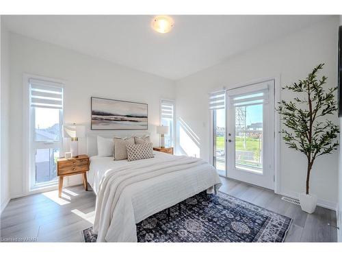 84-261 Woodbine Avenue, Kitchener, ON - Indoor Photo Showing Bedroom