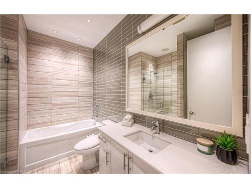 325-112 Benton Street, Kitchener, ON - Indoor Photo Showing Bathroom