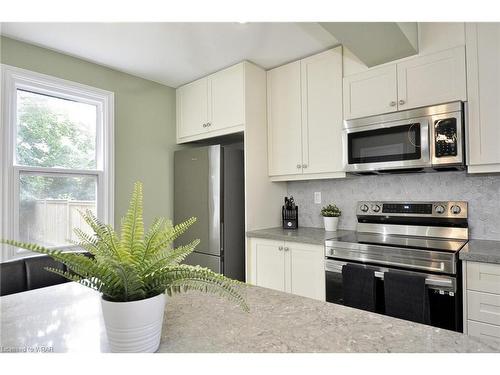 172 Paling Avenue, Hamilton, ON - Indoor Photo Showing Kitchen