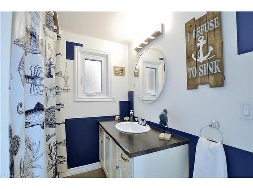 172 Paling Avenue, Hamilton, ON - Indoor Photo Showing Bathroom