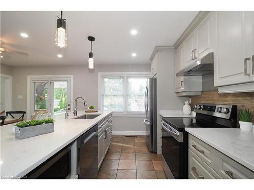 7 Day Street, Cambridge, ON - Indoor Photo Showing Kitchen With Upgraded Kitchen