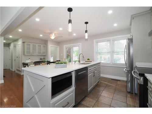 7 Day Street, Cambridge, ON - Indoor Photo Showing Kitchen With Upgraded Kitchen