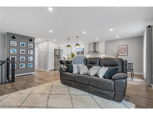 15 Miller Crescent, Simcoe, ON - Indoor Photo Showing Living Room