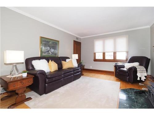 537 Argyle Street S, Cambridge, ON - Indoor Photo Showing Living Room