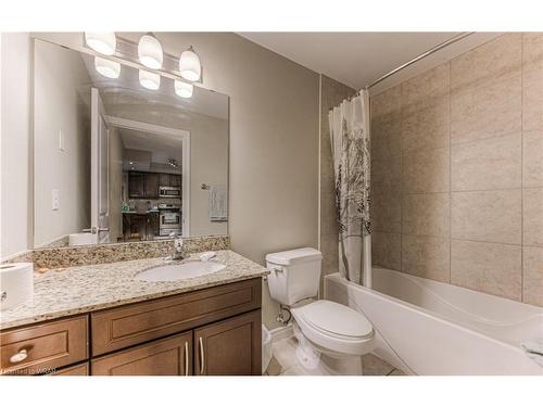 102-539 Belmont Avenue W, Kitchener, ON - Indoor Photo Showing Bathroom
