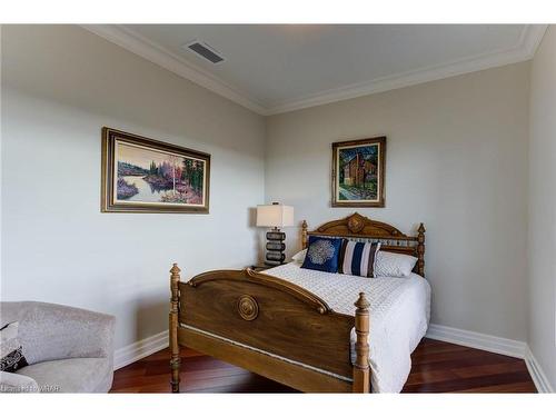 602-223 Erb Street W, Waterloo, ON - Indoor Photo Showing Bedroom