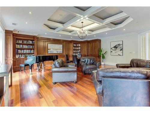 602-223 Erb Street W, Waterloo, ON - Indoor Photo Showing Living Room