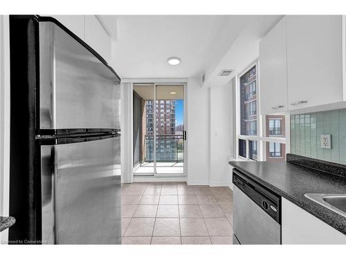 714-350 Red Maple Road, Richmond Hill, ON - Indoor Photo Showing Kitchen