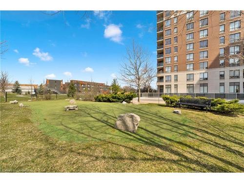 714-350 Red Maple Road, Richmond Hill, ON - Outdoor With Facade