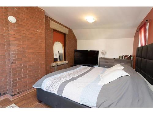 214 Weber Street E, Kitchener, ON - Indoor Photo Showing Bedroom