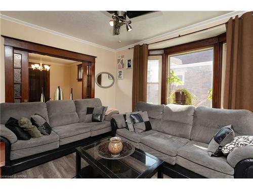 214 Weber Street E, Kitchener, ON - Indoor Photo Showing Living Room