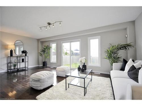 60 Iron Gate Street, Kitchener, ON - Indoor Photo Showing Living Room