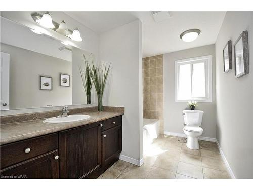 60 Iron Gate Street, Kitchener, ON - Indoor Photo Showing Bathroom
