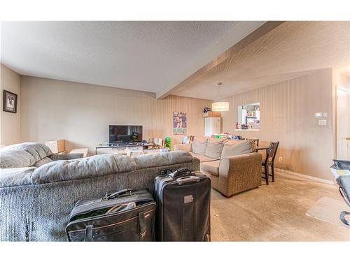 26-250 Keats Way, Waterloo, ON - Indoor Photo Showing Living Room