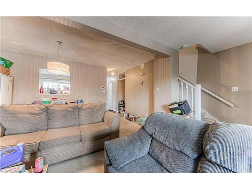 26-250 Keats Way, Waterloo, ON - Indoor Photo Showing Living Room