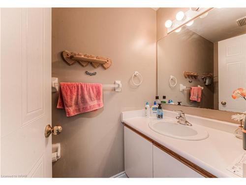 26-250 Keats Way, Waterloo, ON - Indoor Photo Showing Bathroom