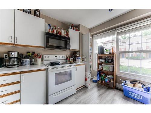 26-250 Keats Way, Waterloo, ON - Indoor Photo Showing Kitchen