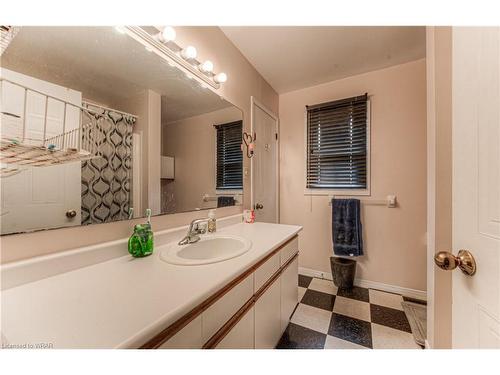 26-250 Keats Way, Waterloo, ON - Indoor Photo Showing Bathroom