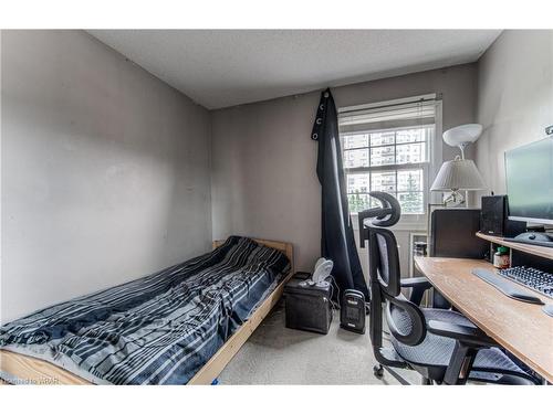 26-250 Keats Way, Waterloo, ON - Indoor Photo Showing Bedroom