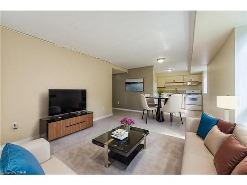 107-163 Ferguson Drive, Woodstock, ON - Indoor Photo Showing Living Room