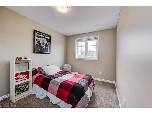 48 Hardcastle Drive, Cambridge, ON - Indoor Photo Showing Bedroom
