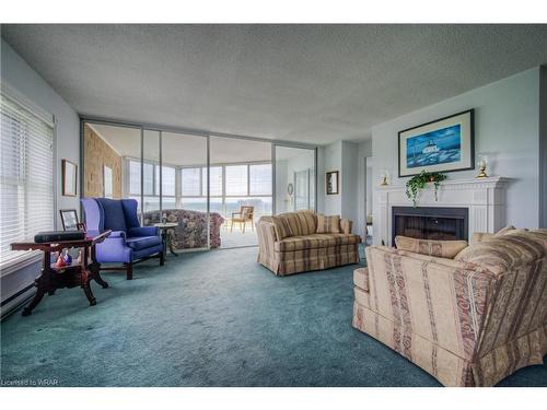 801-20 Berkley Road, Cambridge, ON - Indoor Photo Showing Living Room With Fireplace