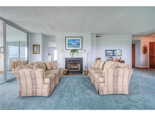 801-20 Berkley Road, Cambridge, ON - Indoor Photo Showing Living Room With Fireplace