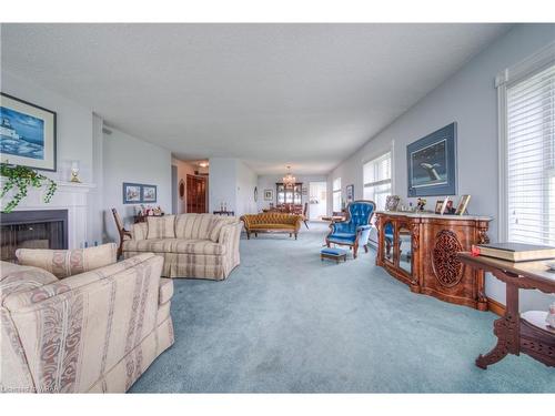 801-20 Berkley Road, Cambridge, ON - Indoor Photo Showing Living Room