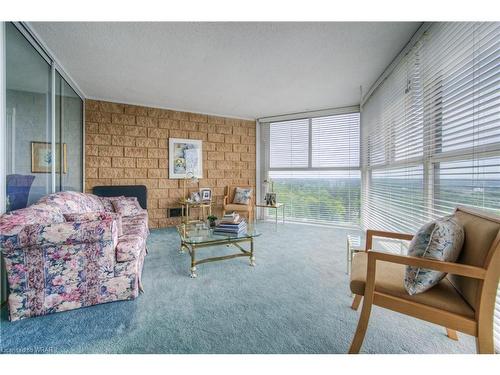 801-20 Berkley Road, Cambridge, ON - Indoor Photo Showing Living Room