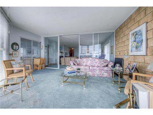 801-20 Berkley Road, Cambridge, ON - Indoor Photo Showing Living Room