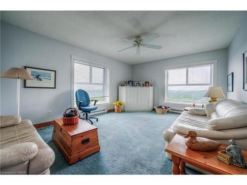 801-20 Berkley Road, Cambridge, ON - Indoor Photo Showing Living Room