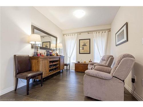 7 Lexington Avenue, Hamilton, ON - Indoor Photo Showing Living Room