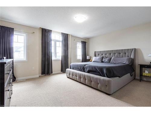 7 Lexington Avenue, Hamilton, ON - Indoor Photo Showing Bedroom