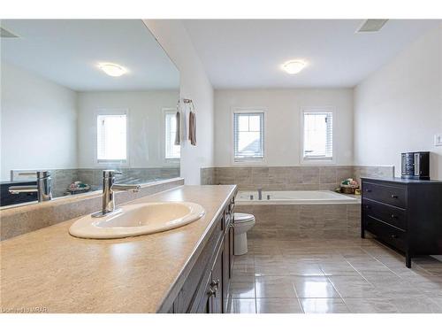 7 Lexington Avenue, Hamilton, ON - Indoor Photo Showing Bathroom