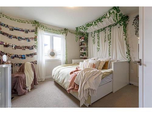 7 Lexington Avenue, Hamilton, ON - Indoor Photo Showing Bedroom