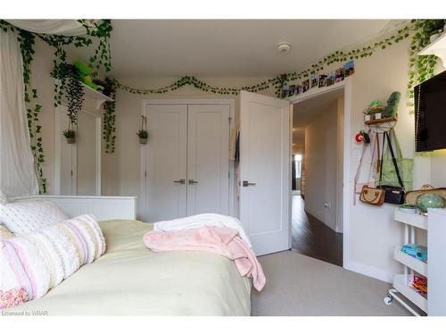 7 Lexington Avenue, Hamilton, ON - Indoor Photo Showing Bedroom