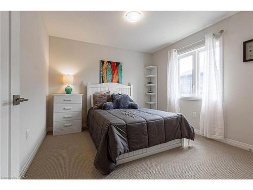 7 Lexington Avenue, Hamilton, ON - Indoor Photo Showing Bedroom