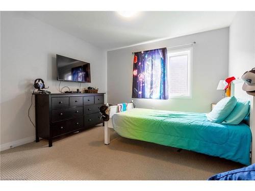 7 Lexington Avenue, Hamilton, ON - Indoor Photo Showing Bedroom