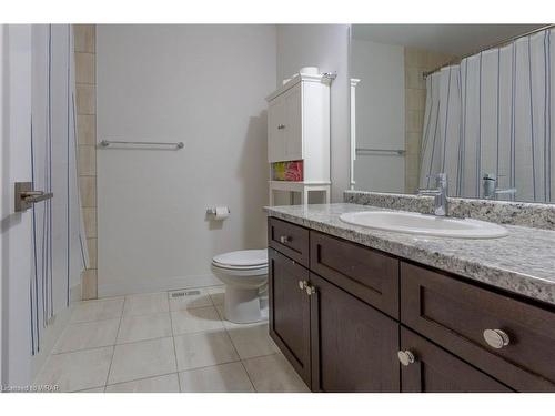 7 Lexington Avenue, Hamilton, ON - Indoor Photo Showing Bathroom