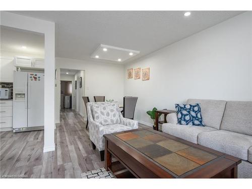 754 Kummer Crescent, Cambridge, ON - Indoor Photo Showing Living Room