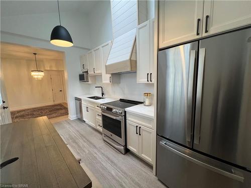 37A Victoria Avenue, Cambridge, ON - Indoor Photo Showing Kitchen With Upgraded Kitchen