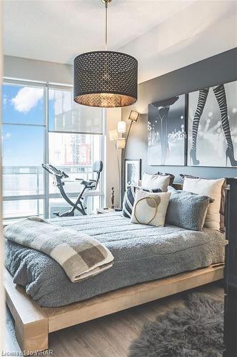507-85 Duke Street W, Kitchener, ON - Indoor Photo Showing Bedroom