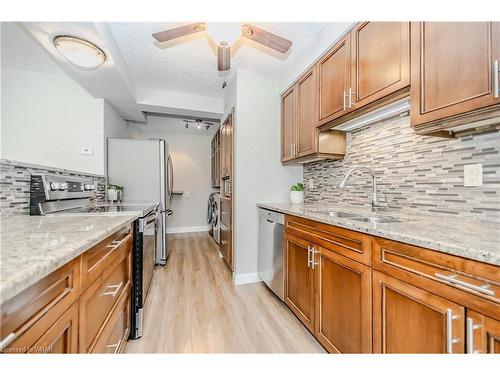 103-400 Champlain Boulevard, Cambridge, ON - Indoor Photo Showing Kitchen With Upgraded Kitchen