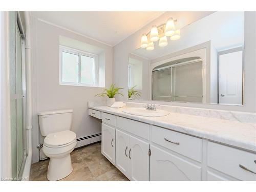 103-400 Champlain Boulevard, Cambridge, ON - Indoor Photo Showing Bathroom