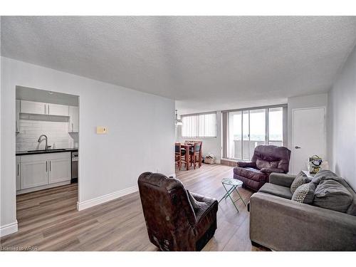 1502-375 King Street N, Waterloo, ON - Indoor Photo Showing Living Room