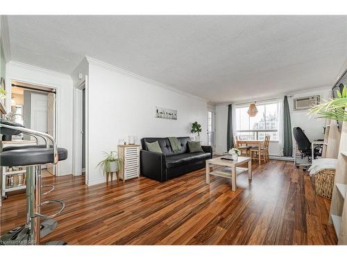 803-64 Benton Street, Kitchener, ON - Indoor Photo Showing Living Room