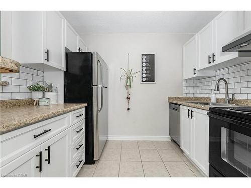 803-64 Benton Street, Kitchener, ON - Indoor Photo Showing Kitchen