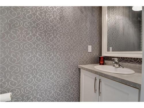 6 1/2 Kopperfield Lane, Hamilton, ON - Indoor Photo Showing Bathroom